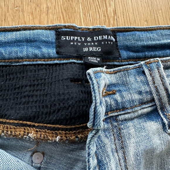 YOUTH RIPPED JEANS - Picture 5 of 6